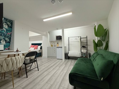 Studio Flat, Pembroke Road, W8