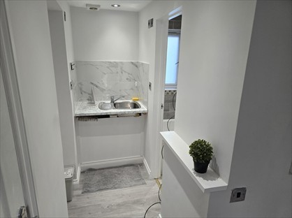 Studio Flat, Lansbury Drive, UB4