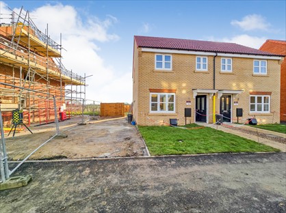 3 Bed Semi-Detached House, Fernwood, NG24