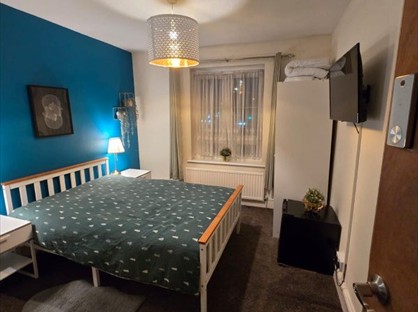 Room in a Shared Flat, Whitechapel Road, E1