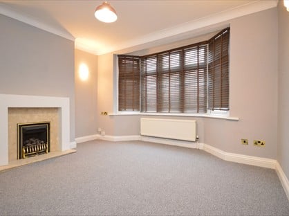 3 Bed Semi-Detached House, Hainault Road, RM5