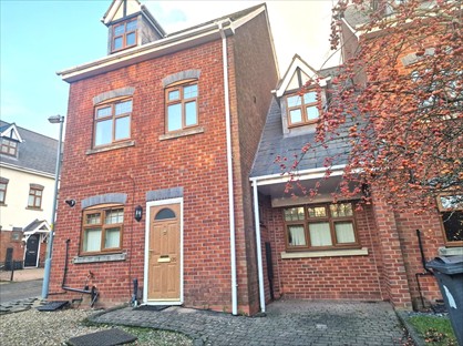 4 Bed Semi-Detached House, Village Mews, B32