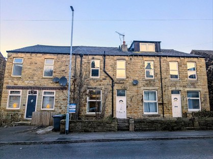 1 Bed Terraced House, Commonside, WF17