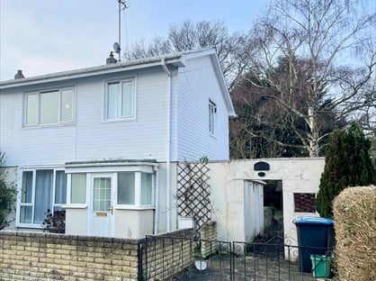 3 Bed Semi-Detached House, Kingsroad, KT15