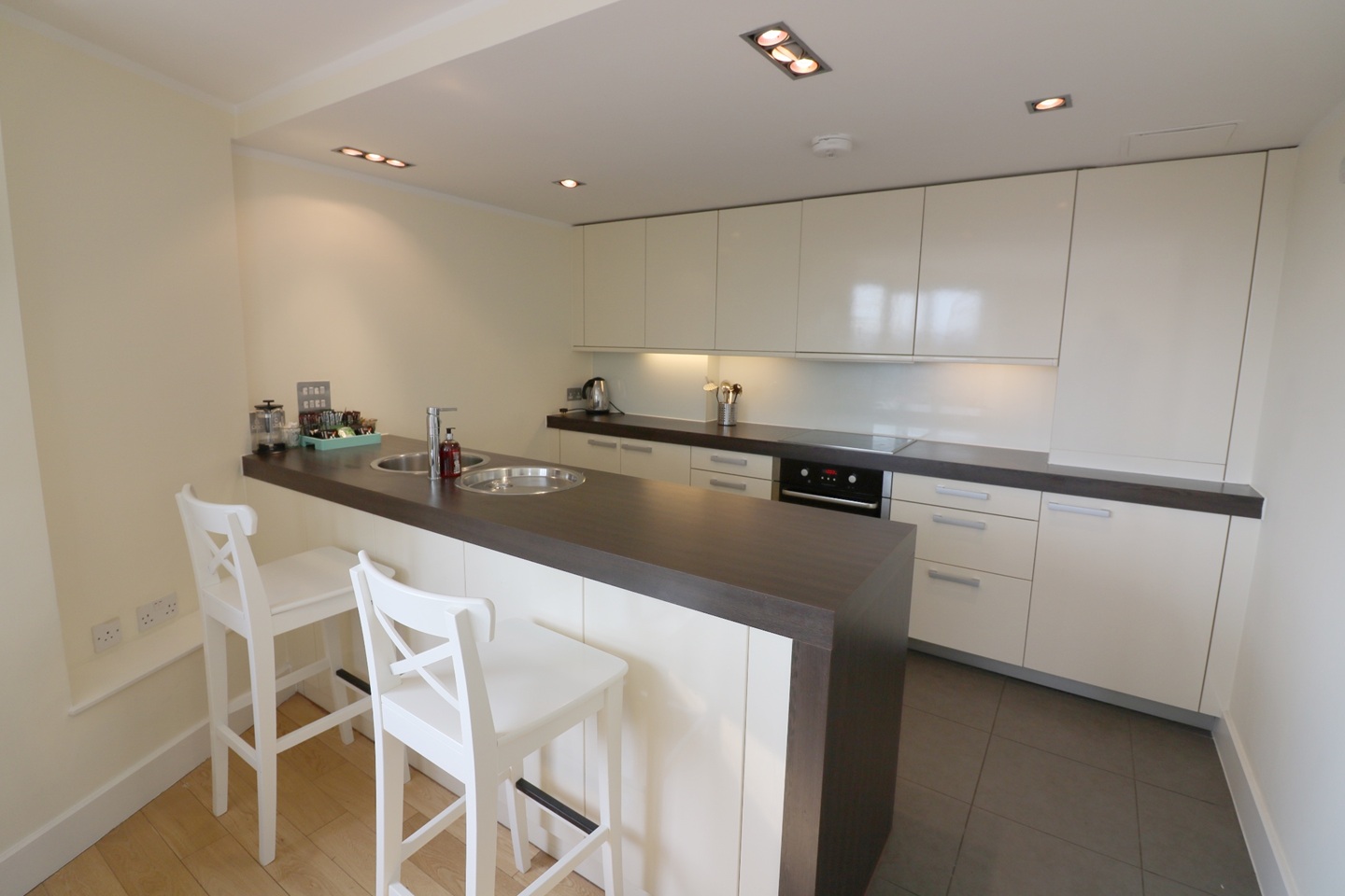 Additional image 3 of 2 Bed Flat, Salamanca Place, SE1, N1 7GU
