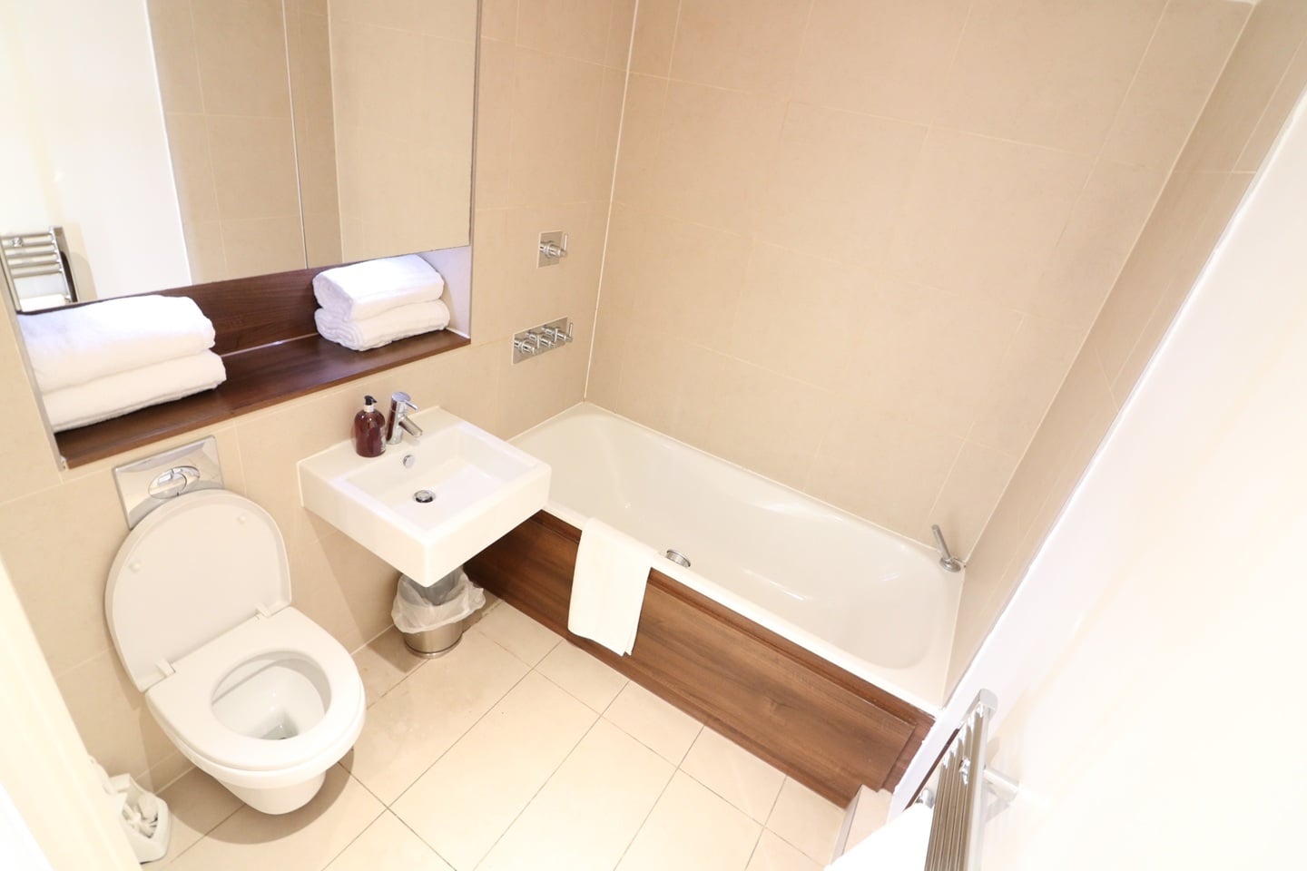 Additional image 5 of 2 Bed Flat, Salamanca Place, SE1, N1 7GU