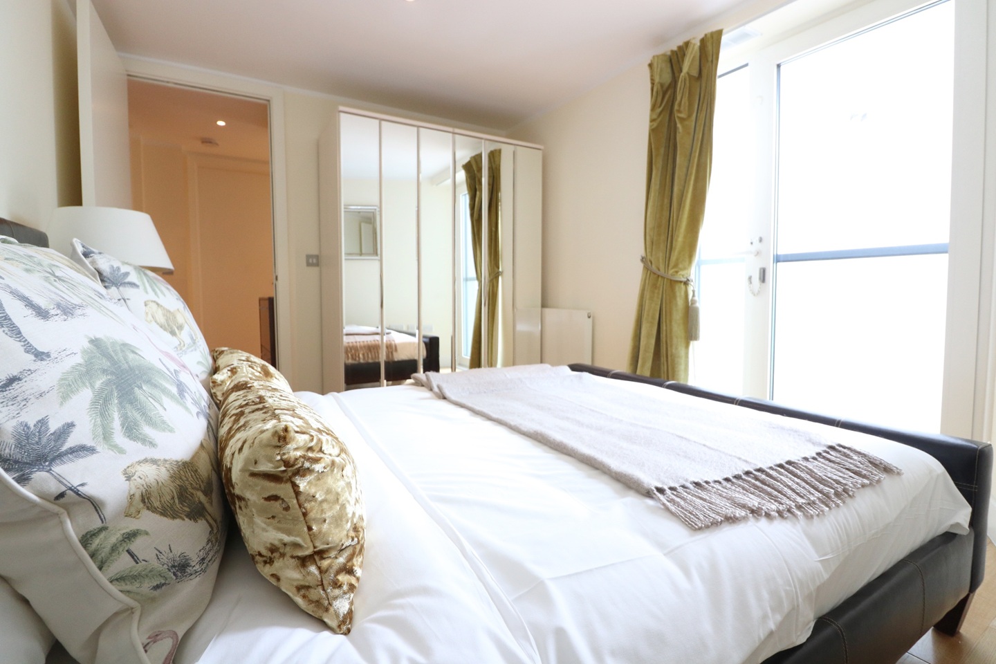 Additional image 6 of 2 Bed Flat, Salamanca Place, SE1, N1 7GU