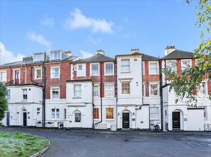 2 Bed Flat, Hillside Street, CT21