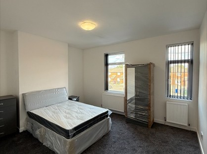 Room in a Shared Flat, Strawberry Road, LS12
