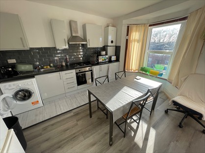 3 Bed Semi-Detached House, Broadlands Road, SO17