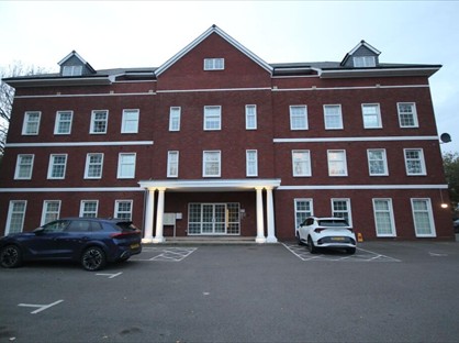 1 Bed Penthouse, Station Road, HP10