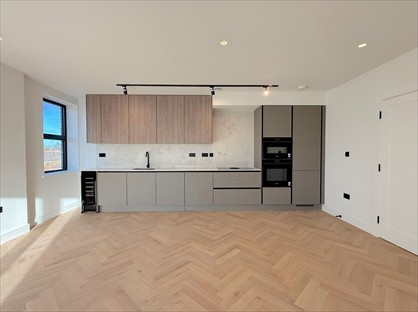 2 Bed Flat, Cannon Hill Lane, SW20