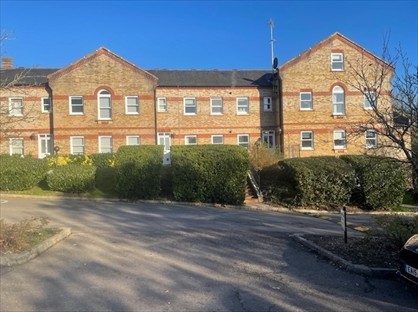 2 Bed Flat, Wheeler Court, RH16