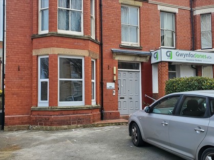 2 Bed Flat, Wynnstay Road, LL29