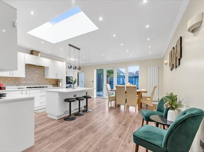 4 Bed Semi-Detached House, Windermere Avenue, RM12