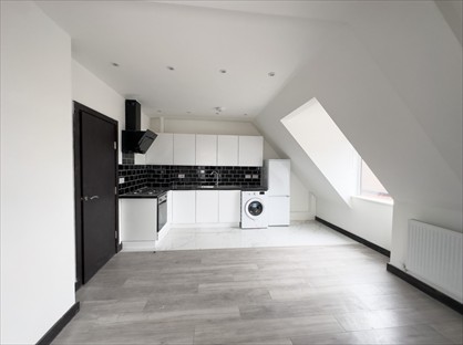 2 Bed Flat, Laleham Road, TW18