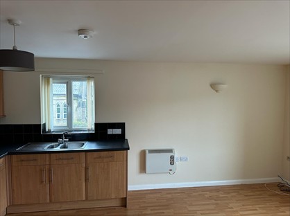 2 Bed Flat, Savoy Court, LS28