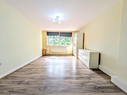 Room in a Shared Flat, West House Close, SW19