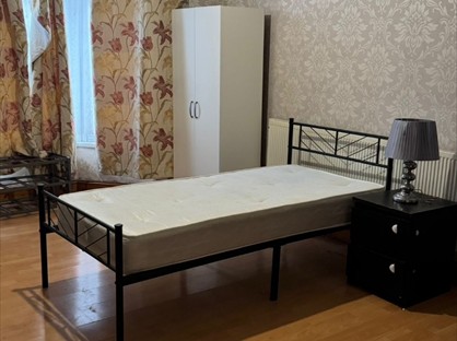 Room in a Shared House, High Road, IG3