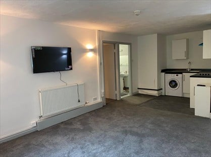 Studio Flat, Rochdale Road, OL3