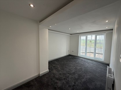 2 Bed Flat, Rochdale Road, OL3
