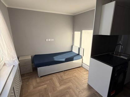 Studio Flat, Priory Road, HP13