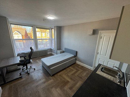 Studio Flat, Priory Road, HP13