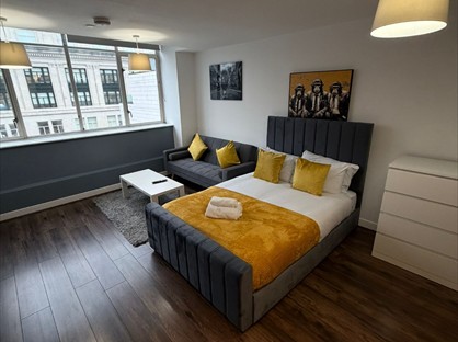 Studio Flat, The Strand, L2