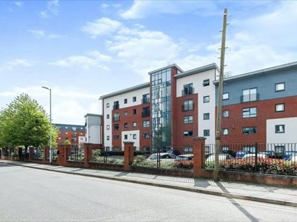 2 Bed Flat, Slater House, M5