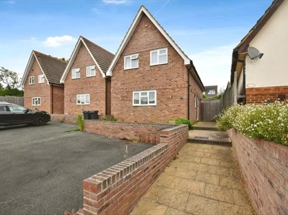 2 Bed Detached House, Sanctuary Close, RG30