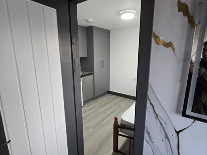 Studio Flat, Conway Road, TW4