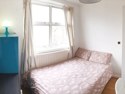 Room in a Shared Flat, Whitechapel Road, E1
