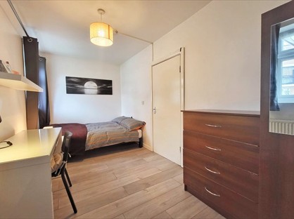 Room in a Shared Flat, Whitechapel Road, E1
