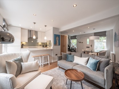 2 Bed Flat, King's Stables Lane, EH1