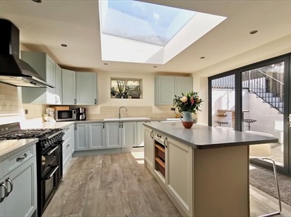 3 Bed Semi-Detached House, Haydn Avenue, CR8