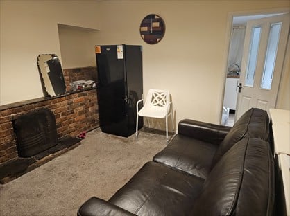 2 Bed Terraced House, Park Road, LL15