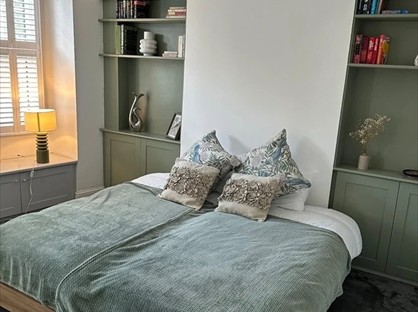 2 Bed Flat, Queenstown Road, SW8