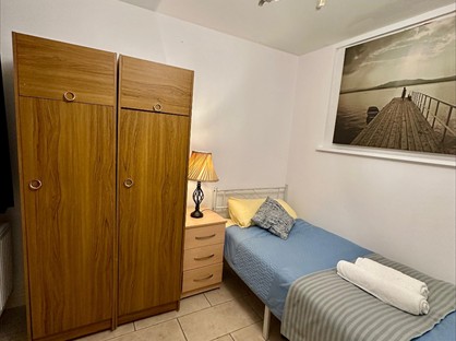 Room in a Shared House, Hyde Crescent, NW9