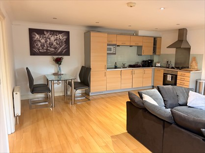 1 Bed Flat, St. Judes Road, TW20