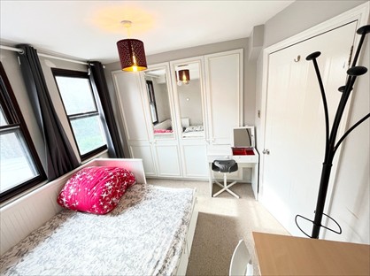 Room in a Shared House, Henfield Road, SW19