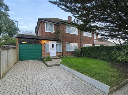 3 Bed Detached House, Ellsworth Road, HP11