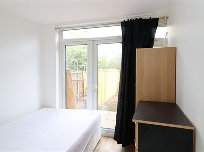 Room in a Shared Flat, Hereford Street, E2