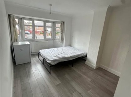 Room in a Shared House, Speart Lane, TW5