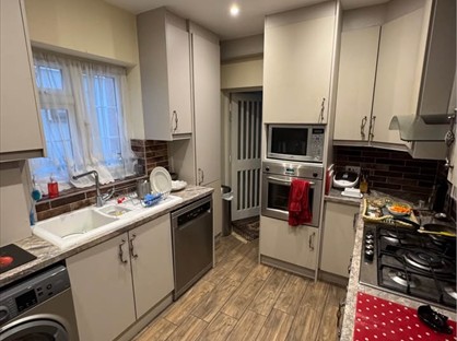 3 Bed Semi-Detached House, Great West Road, TW7