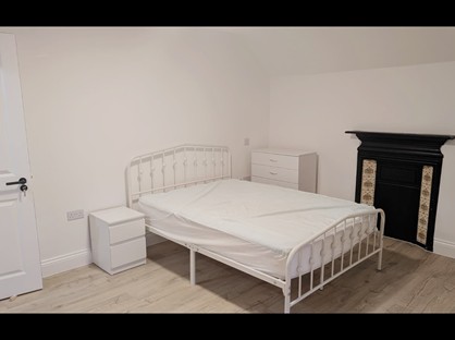 Room in a Shared Flat, Madeley Road, W5