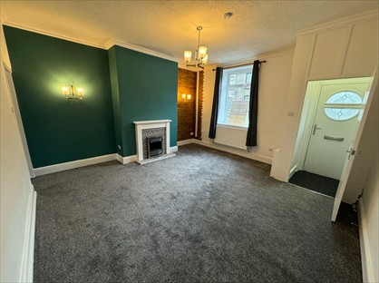 1 Bed Terraced House, Milnrow Road, OL2