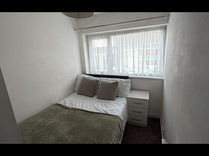 Room in a Shared House, Heather End, BR8