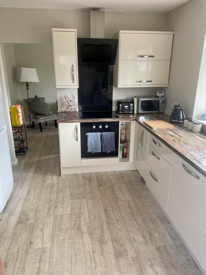 3 Bed Semi-Detached House, Fulford Walk, BS13