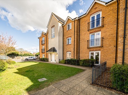 Room in a Shared Flat, Walton House, HP21