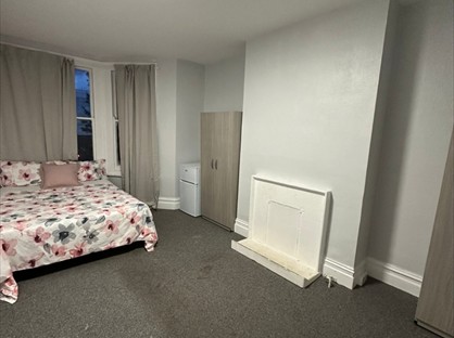 Room in a Shared House, High Road, N15